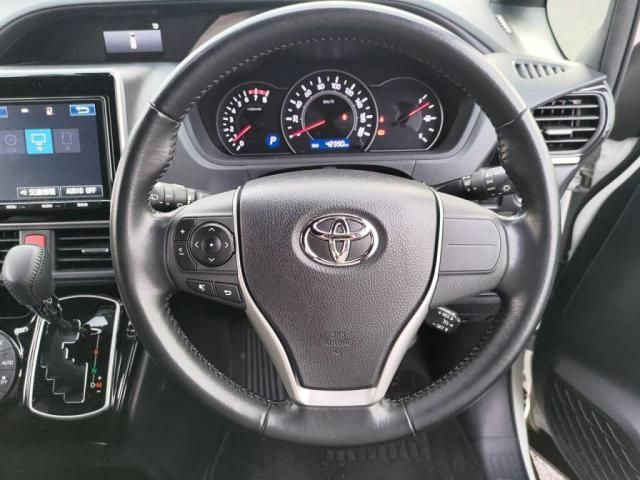 TOYOTA VOXY 2017 Image 31