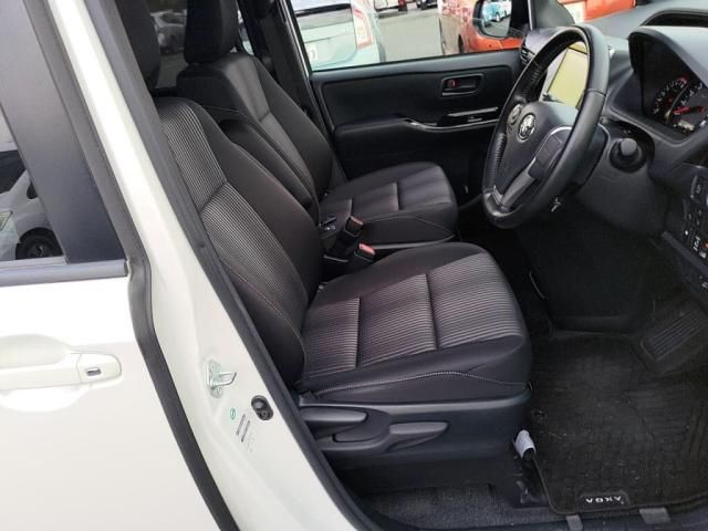 TOYOTA VOXY 2017 Image 31