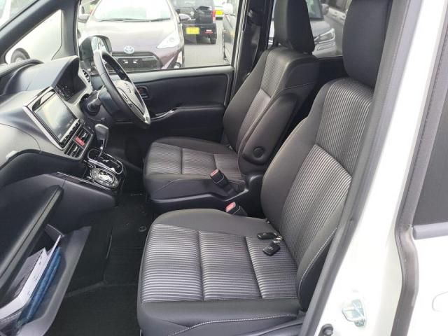 TOYOTA VOXY 2017 Image 31