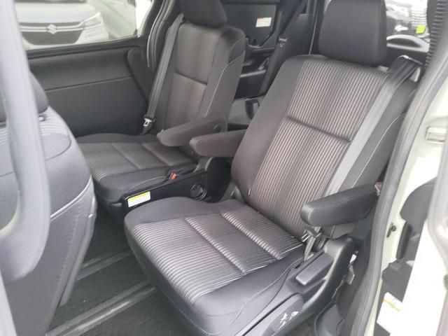 TOYOTA VOXY 2017 Image 31