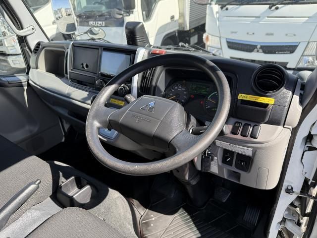 MITSUBISHI CANTER 2018 Image 31