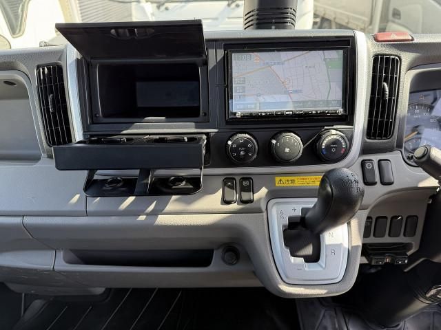 MITSUBISHI CANTER 2018 Image 31