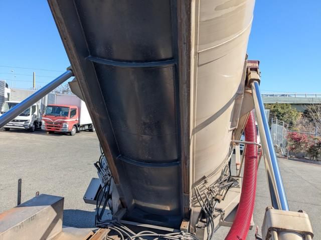 NISSAN DIESEL QUON 2018 Image 31