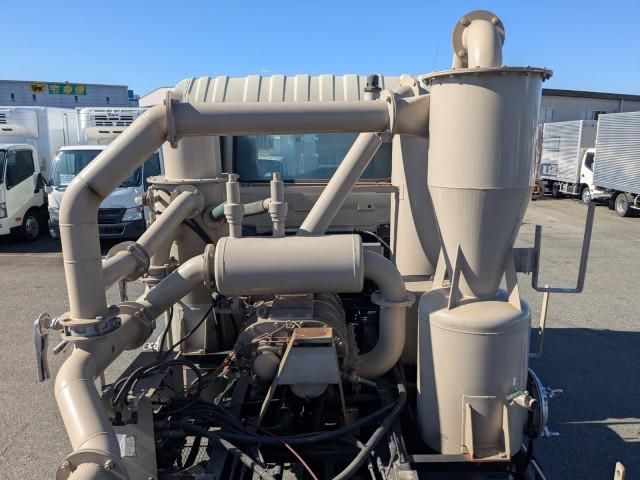 NISSAN DIESEL QUON 2018 Image 31