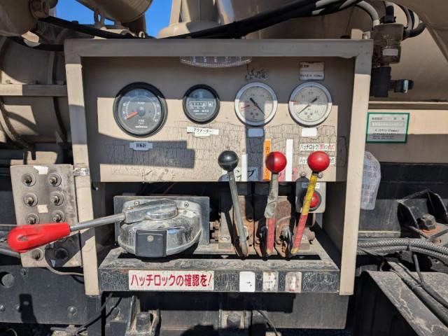 NISSAN DIESEL QUON 2018 Image 31