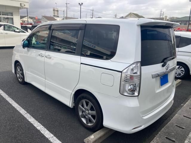 TOYOTA VOXY 2008 Image 31