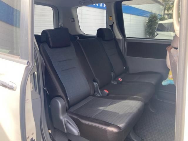 TOYOTA VOXY 2008 Image 31