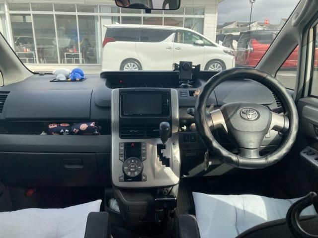 TOYOTA VOXY 2008 Image 31