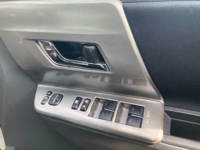 TOYOTA VOXY 2008 Image 31