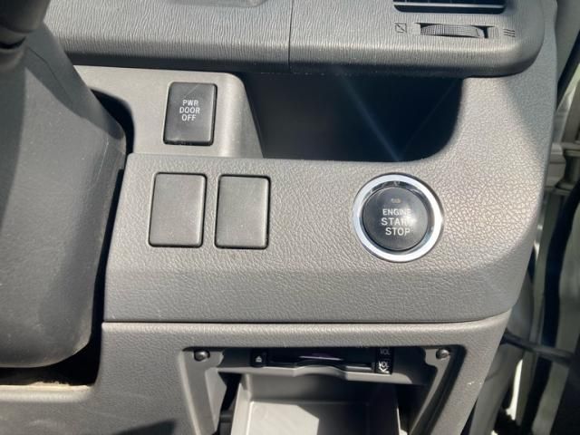 TOYOTA VOXY 2008 Image 31