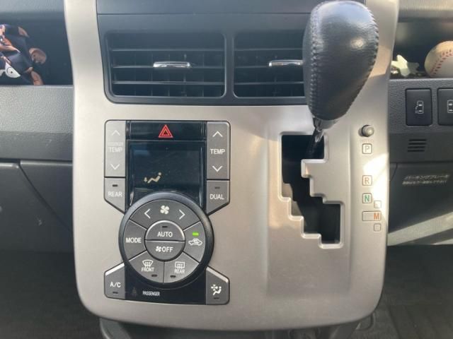 TOYOTA VOXY 2008 Image 31