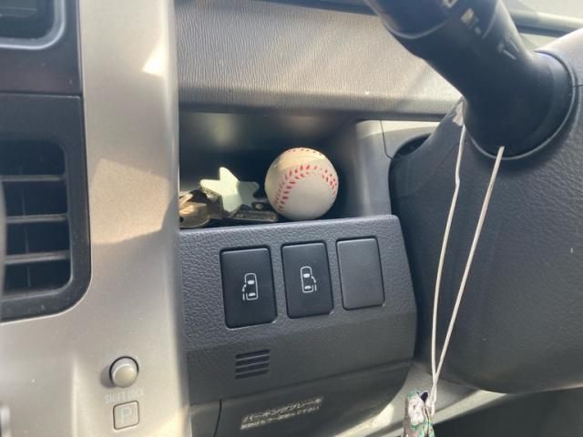 TOYOTA VOXY 2008 Image 31