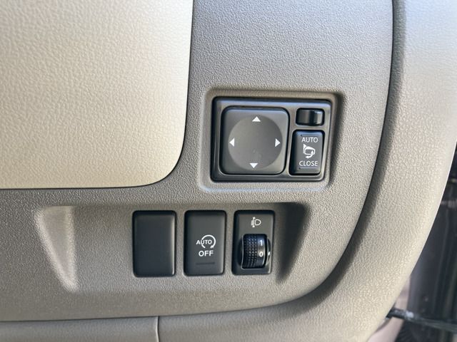 NISSAN MARCH 2011 Image 31