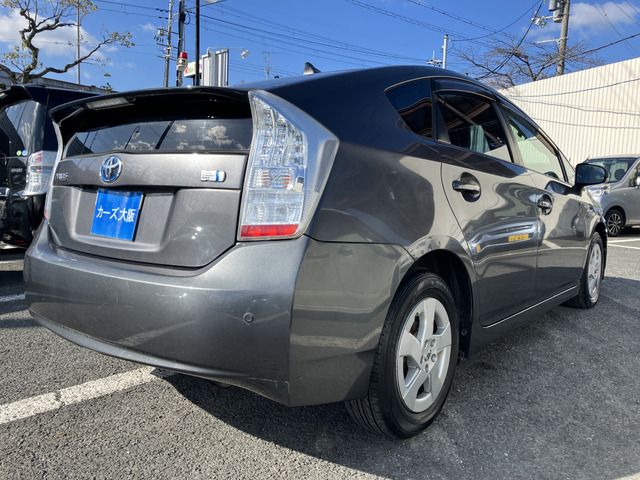 TOYOTA PRIUS 2011 Image 31