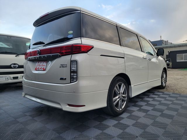 NISSAN ELGRAND 2011 Image 31
