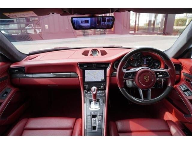 PORSCHE 911 2018 Image 31