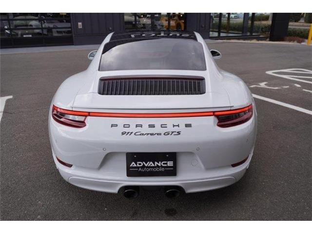 PORSCHE 911 2018 Image 31