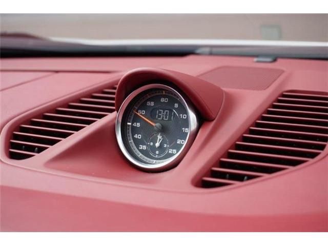 PORSCHE 911 2018 Image 31