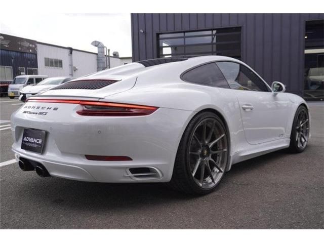 PORSCHE 911 2018 Image 31