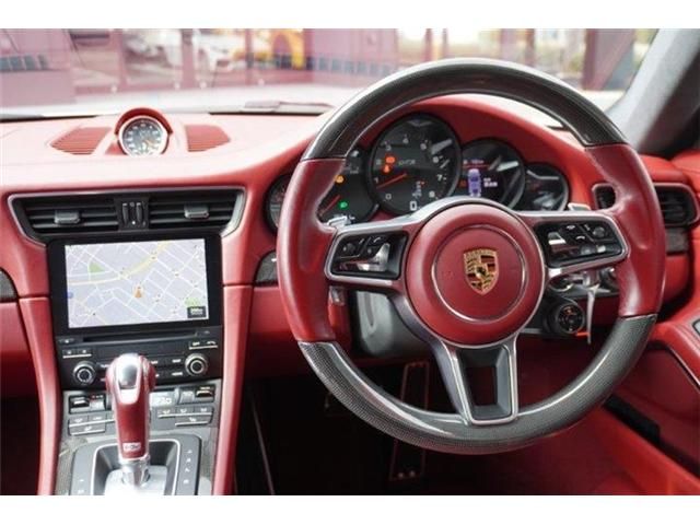 PORSCHE 911 2018 Image 31