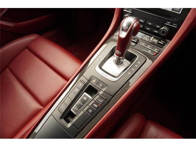 PORSCHE 911 2018 Image 31