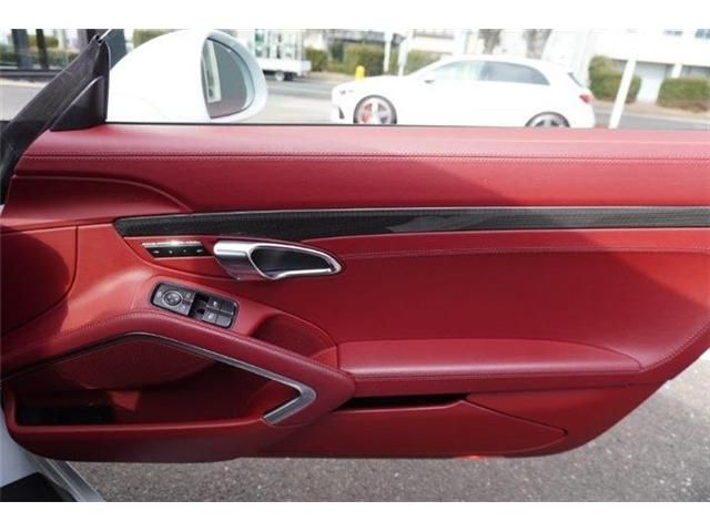 PORSCHE 911 2018 Image 31