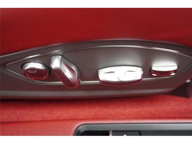 PORSCHE 911 2018 Image 31