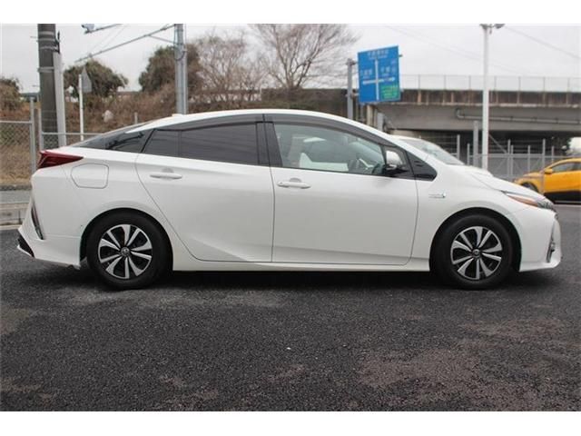 TOYOTA PRIUS PHV 2018 Image 31