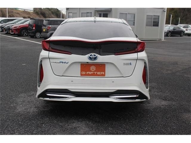 TOYOTA PRIUS PHV 2018 Image 31