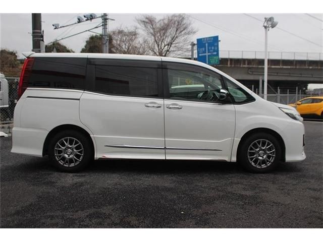 TOYOTA NOAH 2014 Image 31
