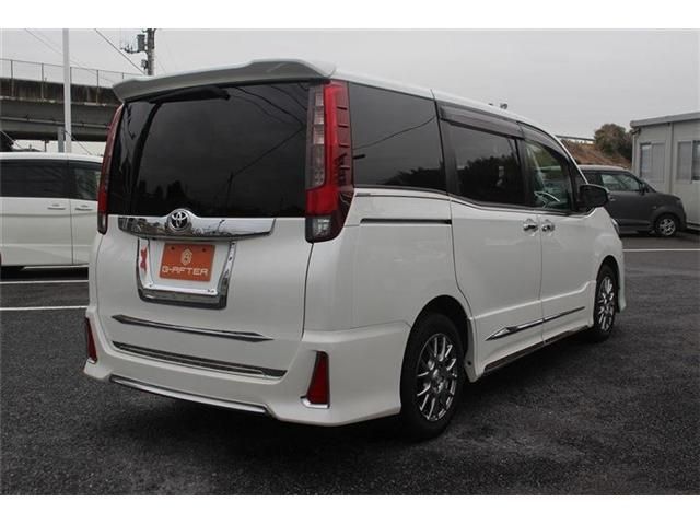 TOYOTA NOAH 2014 Image 31