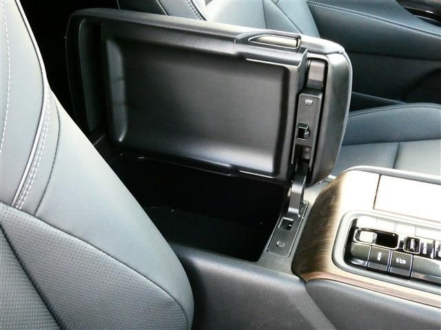 TOYOTA CROWN SEDAN HYBRID 2024 Image 31