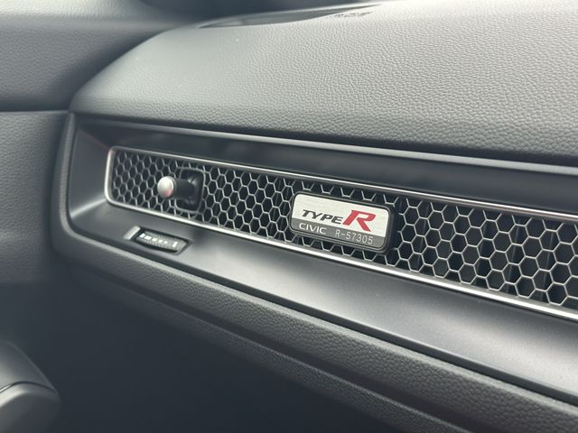 HONDA CIVIC HATCHBACK 2025 Image 31