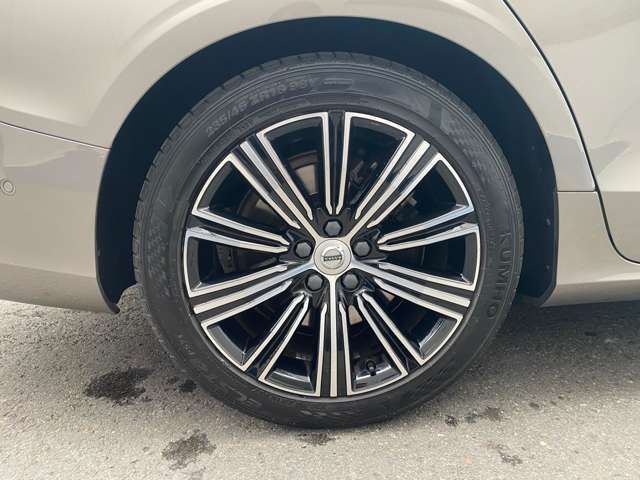 VOLVO V60 2018 Image 31