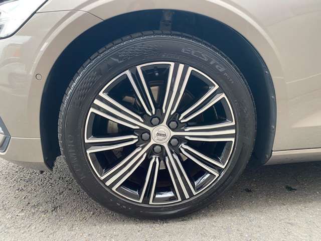 VOLVO V60 2018 Image 31