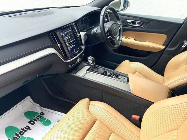 VOLVO V60 2018 Image 31