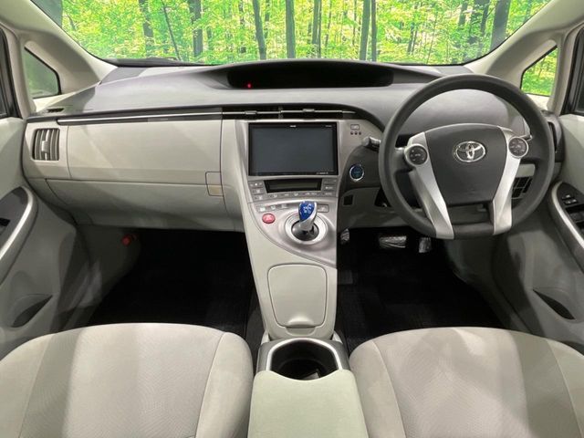 TOYOTA PRIUS 2013 Image 31