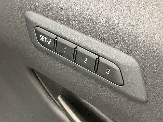 TOYOTA LEXUS UX250H 2019 Image 31