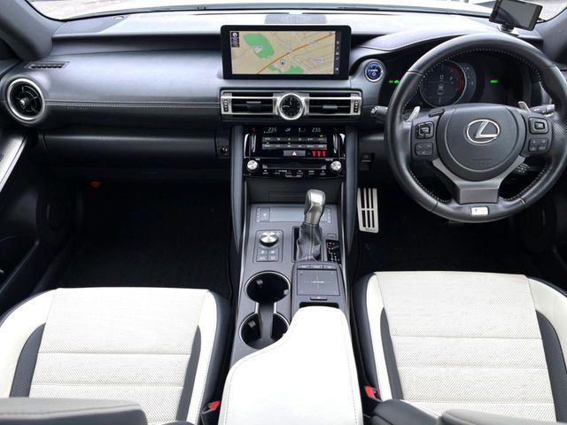 TOYOTA LEXUS IS300H 2021 Image 31