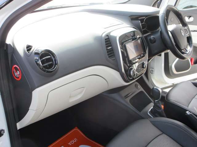 RENAULT CAPTUR 2019 Image 31