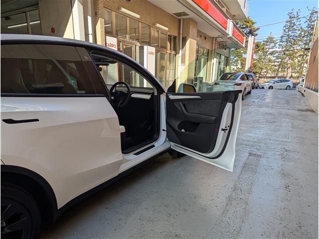 TESLA MODEL Y 2023 Image 31