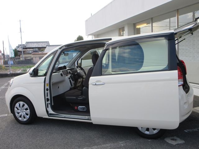 TOYOTA PORTE 2013 Image 31