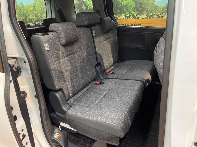 TOYOTA SIENTA HYBRID 2025 Image 31