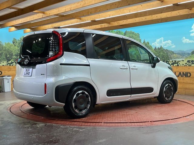 TOYOTA SIENTA HYBRID 2025 Image 31