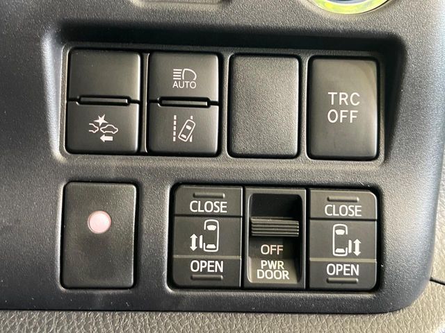 TOYOTA VOXY HYBRID 2021 Image 31