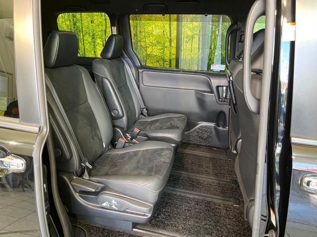 TOYOTA VOXY HYBRID 2021 Image 31