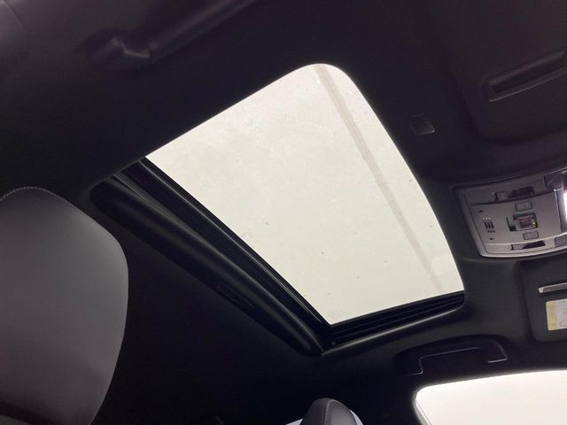 TOYOTA LEXUS IS350 2023 Image 31