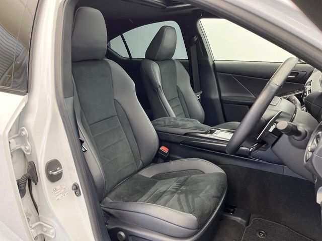 TOYOTA LEXUS IS350 2023 Image 31