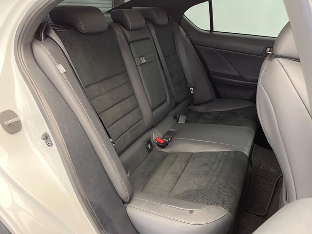 TOYOTA LEXUS IS350 2023 Image 31