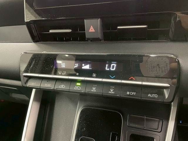 TOYOTA VOXY 2022 Image 31